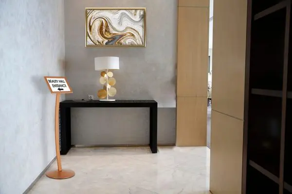 pedestal-sign-holder-restaurant-menu-600x400.webp