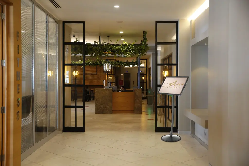 PP-SIMPLISTIC CURVED MENUBOARD (3).webp