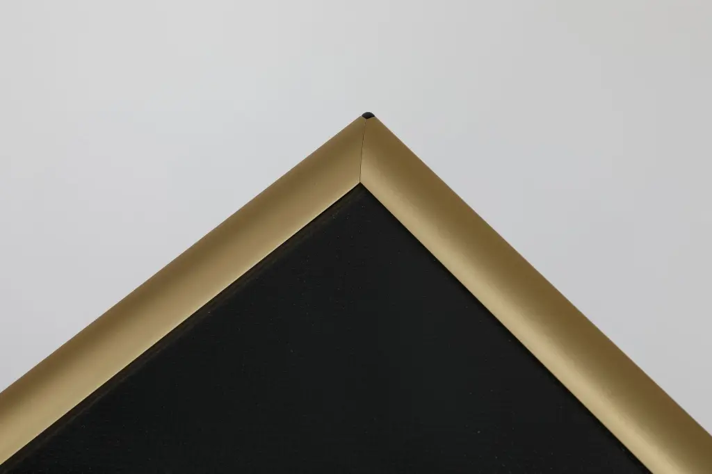 SIMPLISTIC CURVED MB.DE.YD 11X17 GOLD (7).webp