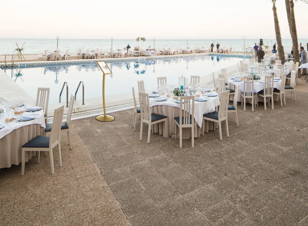 PP-SIMPLISTIC CURVED MENUBOARD (2).webp