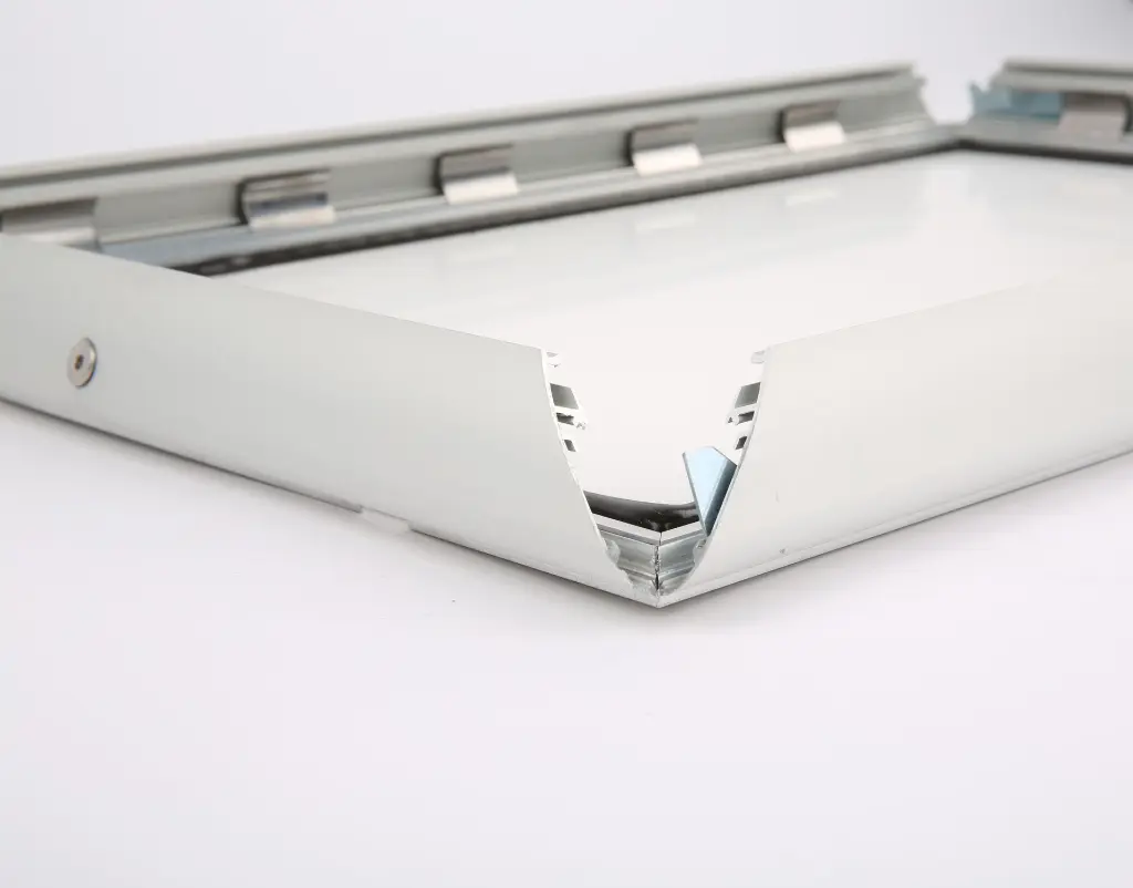 LOCKABLE WEATHERPROOF FRAME (23).webp