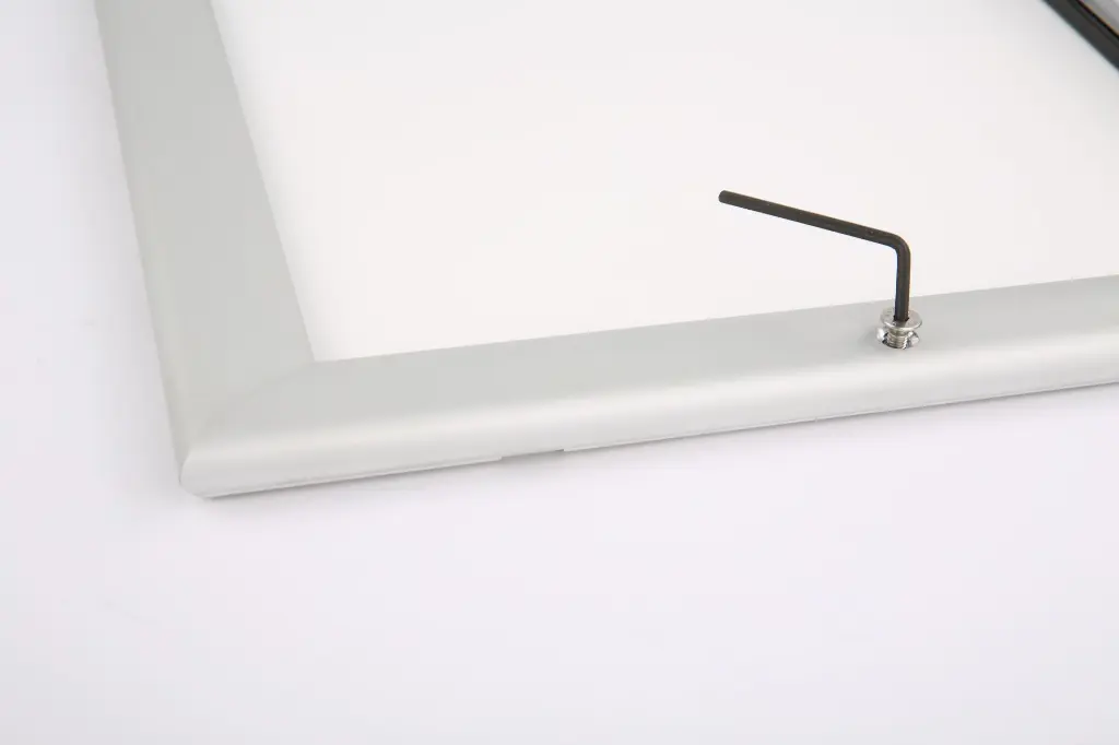 LOCKABLE WEATHERPROOF FRAME (28).webp