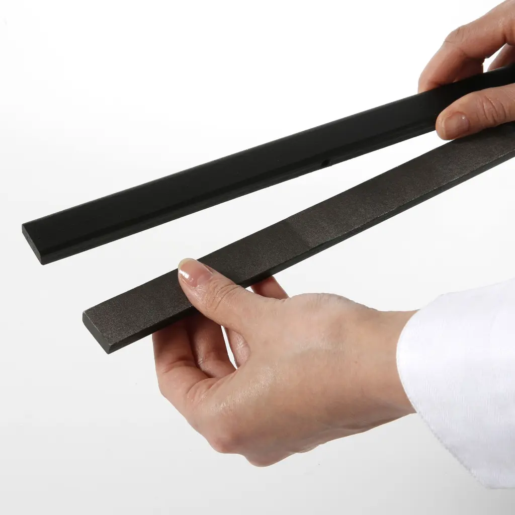 WOOD MAGNETIC POSTER HOLDER-BLACK (4).webp