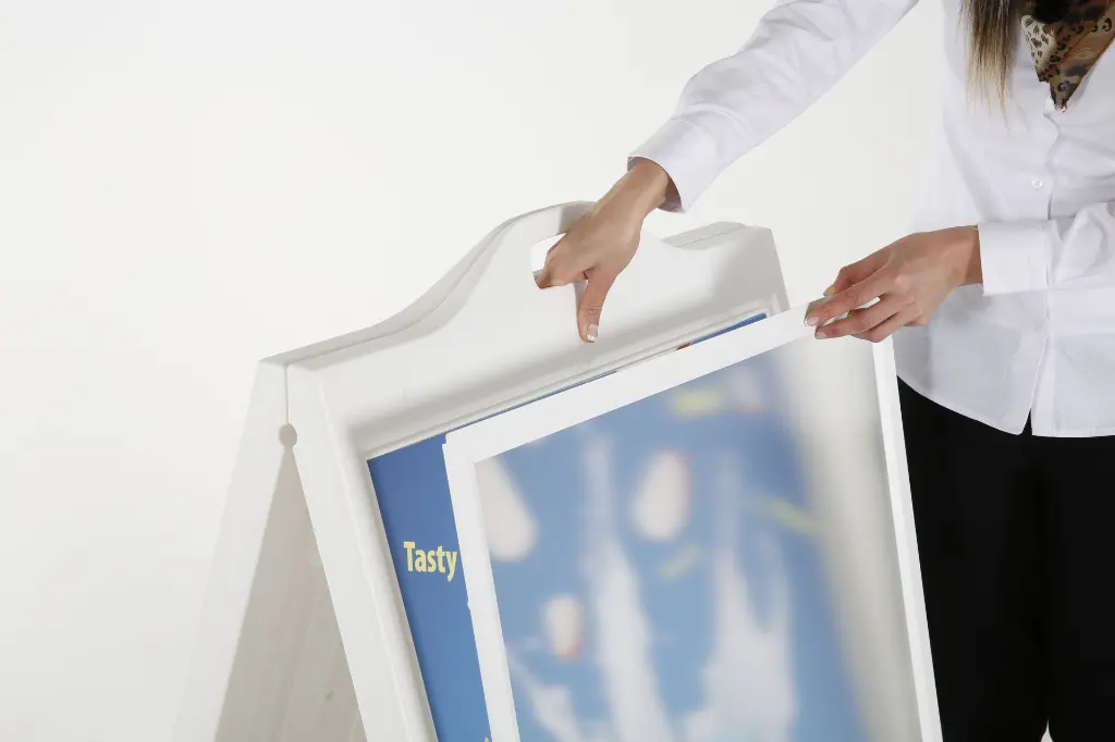 STREET SIGNPRO WITH LENS WHITE (78).webp