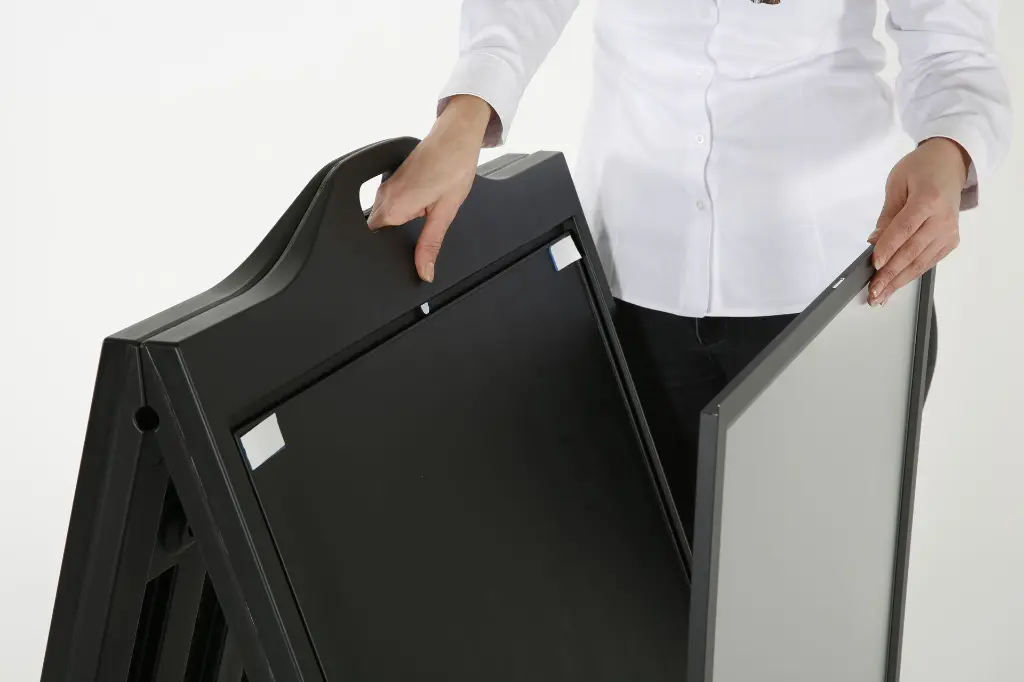 STREET SIGNPRO BLACK WITH LENS (39).webp